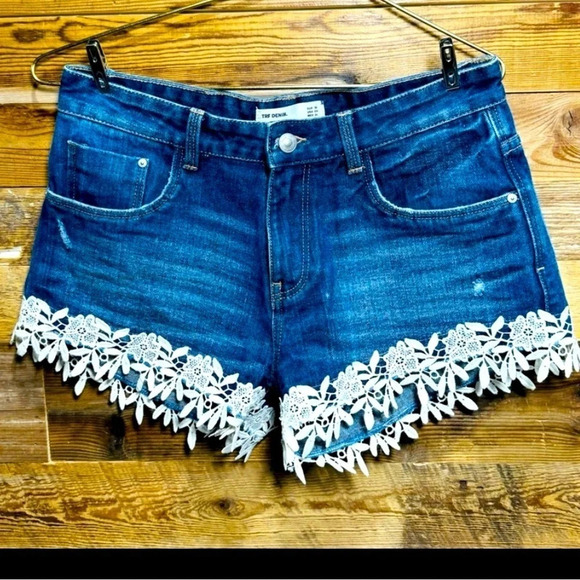 Zara lace trimmed jean shorts  mUS4 blue festival boho rare whiskering vacation - Picture 1 of 3